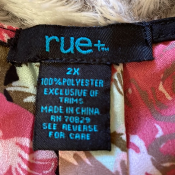 NWOT Rue+ Zip Up Vneck Floral Tank Top with Double-Straps, Size 2x - Picture 3 of 6